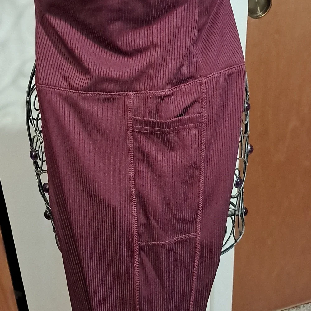 Active USA Ribbed Maroon Leggings - Picture 7 of 8